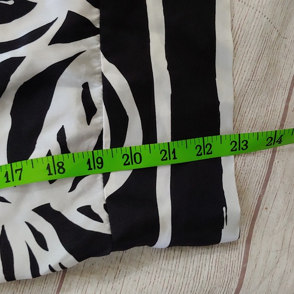 Cache Bold Black & White Silk Top - Picture 9 of 9